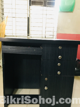 কম্পিউটার ডেক্স